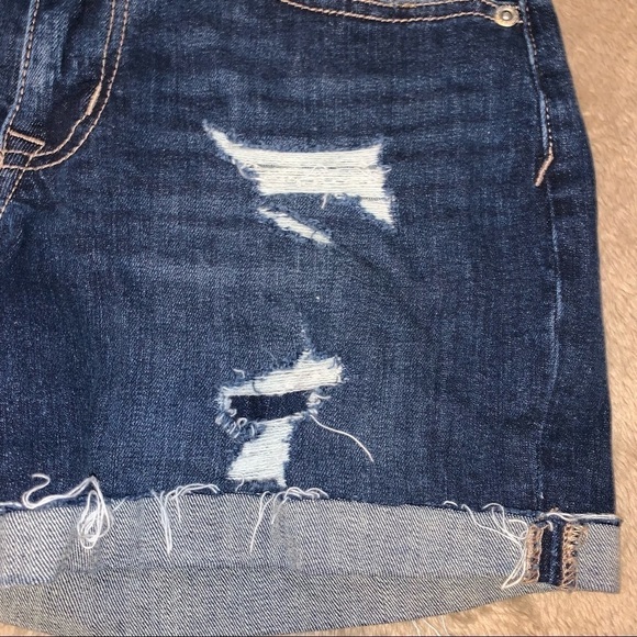 Maurices Denim Distressed Jean Shorts Size 2 - Picture 3 of 9